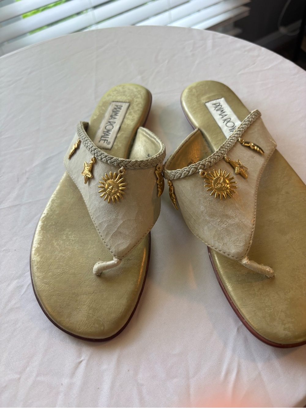 Prima Royale Celestial Charm Sandals Sun Moon Star Gold Thong Flip Flops 8.5